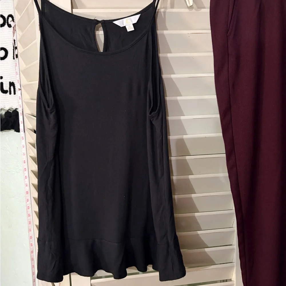 Two piece outfit including H&M burgundy pants and a Candies Tank - Picture 2 of 4